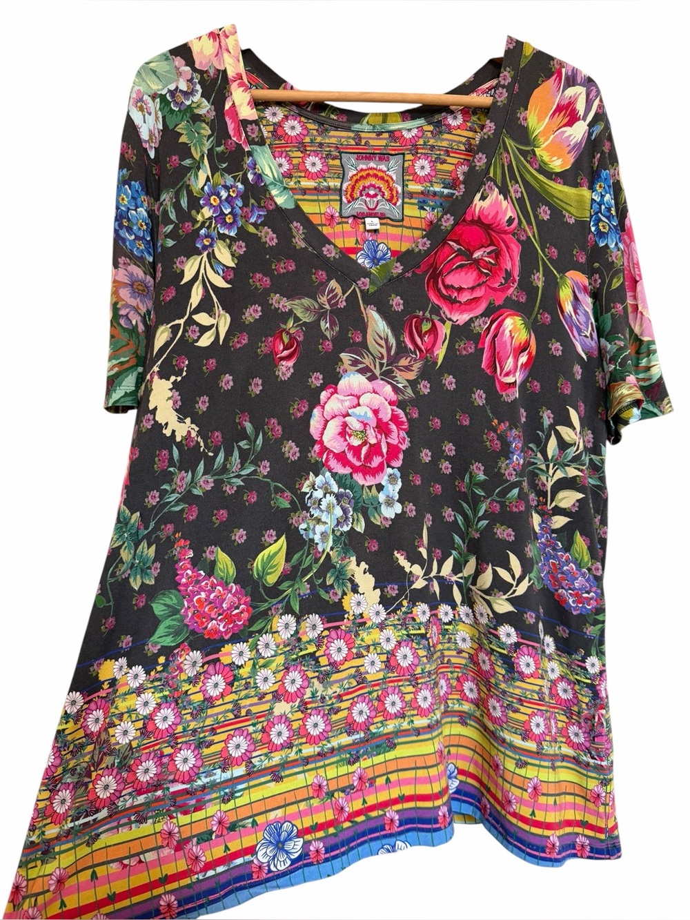 Johnny Was Naomi Favorite Border S/S V-neck Slim Tee - Picture 2 of 12